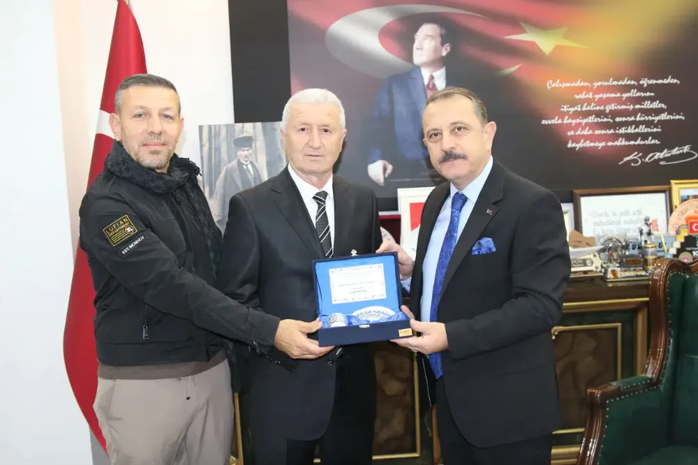 Vakfıkebir’de 45,5 Yıl Eğitim Hizmeti Veren Emekli Öğretmene Veda