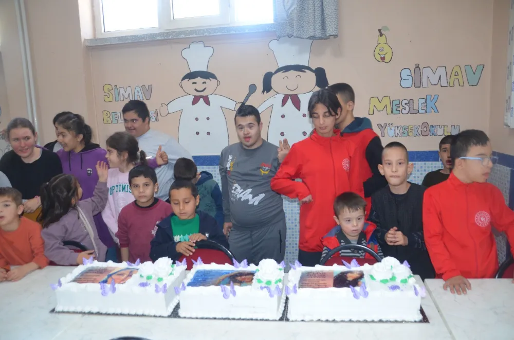 Özel öğrenciler Yeşim Akbaş’ı doğum gününde andı