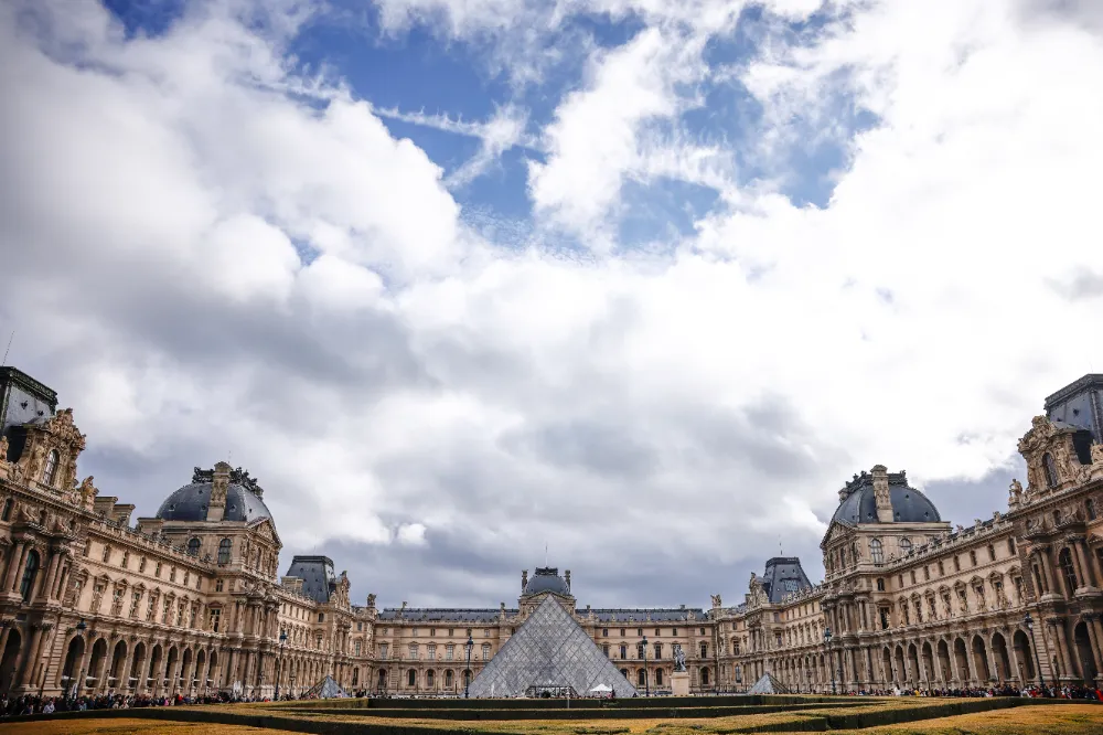 Louvre Müzesi
