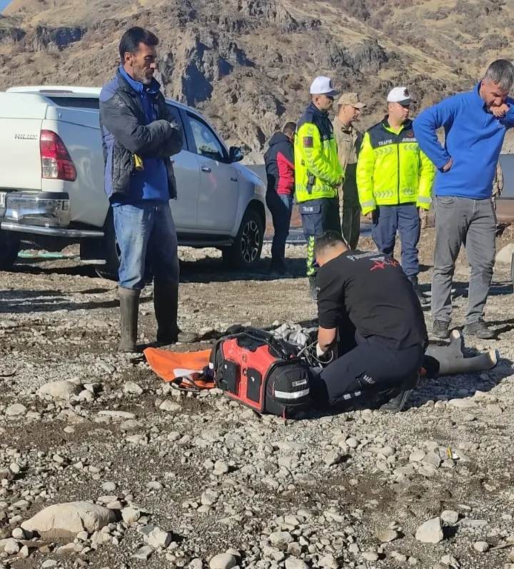 El freni açılan pikap baraja düştü: Kadın mühendis hayatını kaybetti