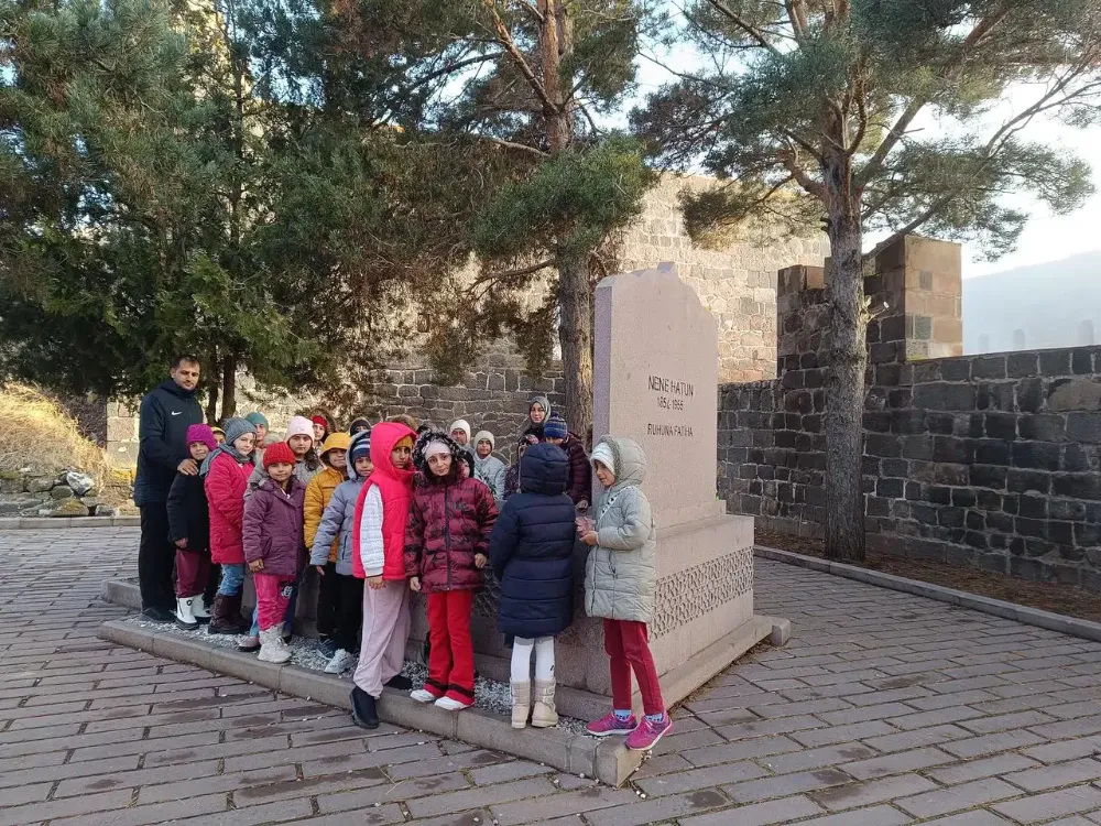 Pazaryolu Öğrencileri Erzurum’da Tarih ve Sporla Buluştu