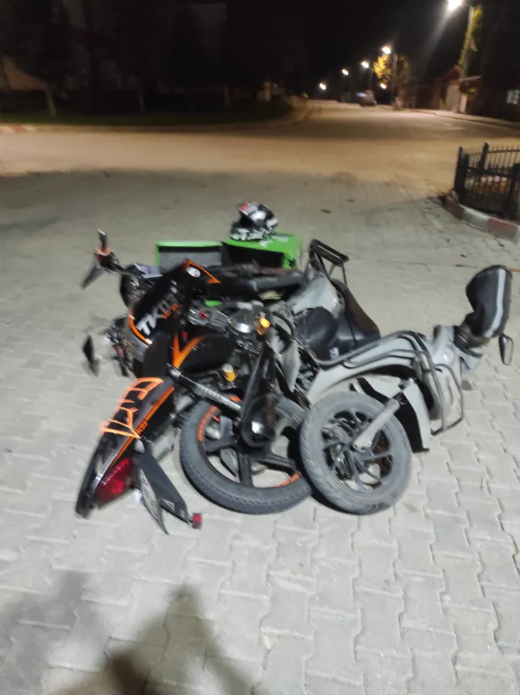 Bilecik’te motosikletler kafa kafaya çarpıştı, 2 yaralı