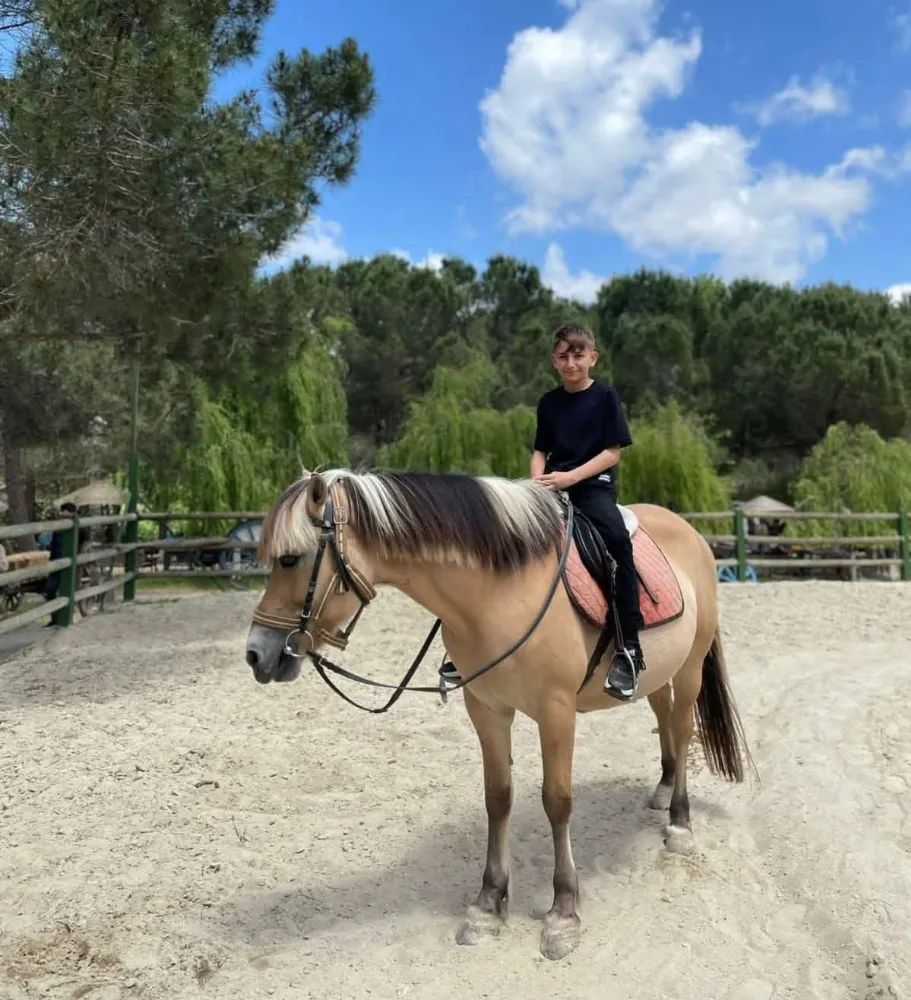 Evinde ölü bulunan 13 yaşındaki çocuğun cenazesi Adli Tıp Kurumu