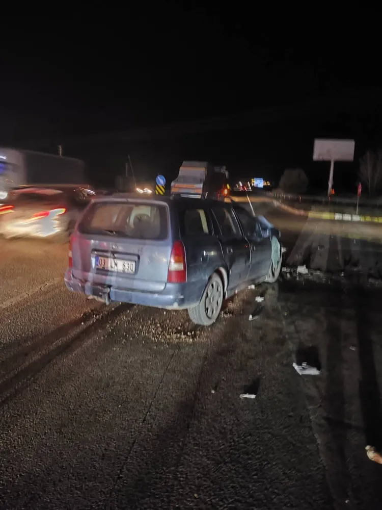 Otobüsle otomobil çarpıştı: 1 ölü, 3 yaralı