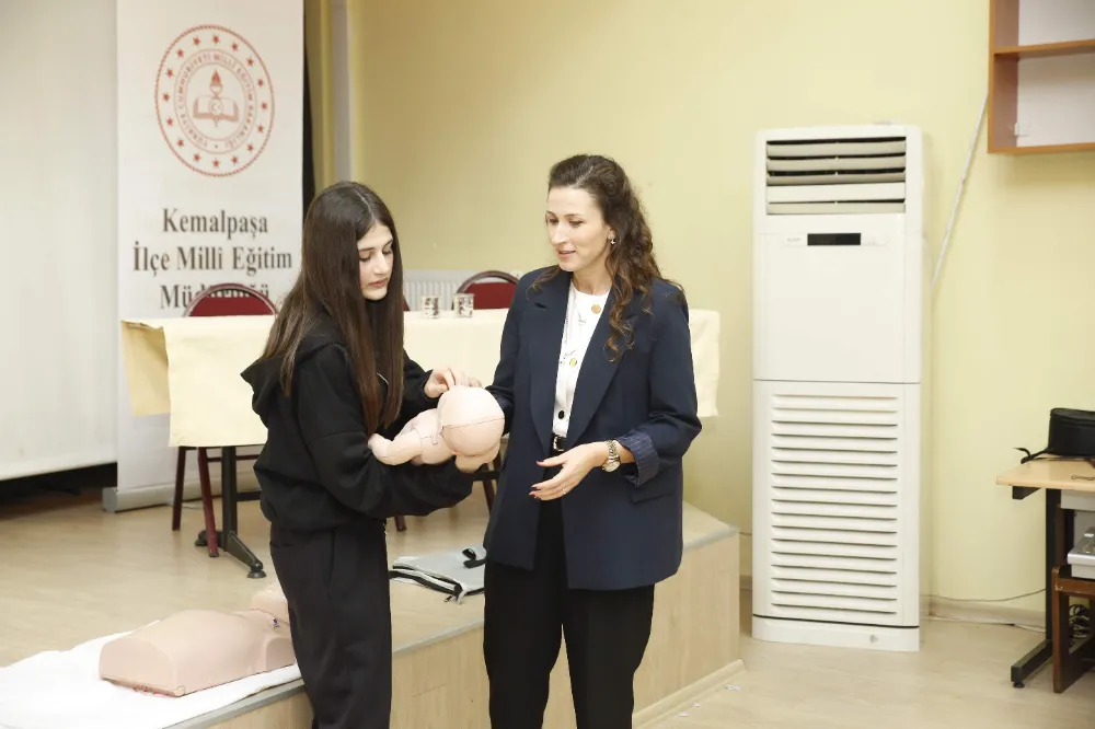 Uzman doktorlardan öğrencilere farkındalık eğitimi