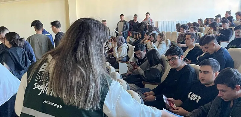 Rize Yeşilay Şubesi, “Bağımsız Yarınlar, Güçlü Nesiller” Konferansında Farkındalık Çalışması Yürüttü