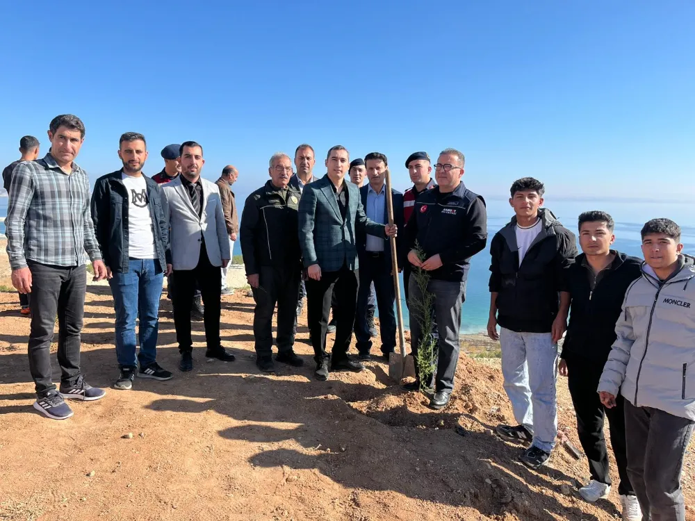 Öğretmenler şehit polis için hatıra ormanı oluşturdu