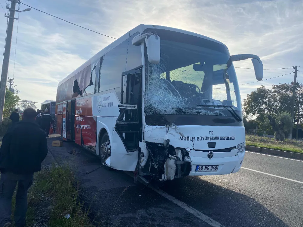 Muğla’da otobüs ile minibüs çarpıştı: 2 yaralı