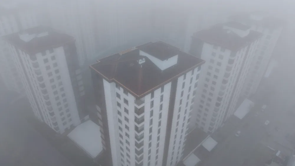 Elazığ’da 200 metreden şehir sis içinde kayboldu