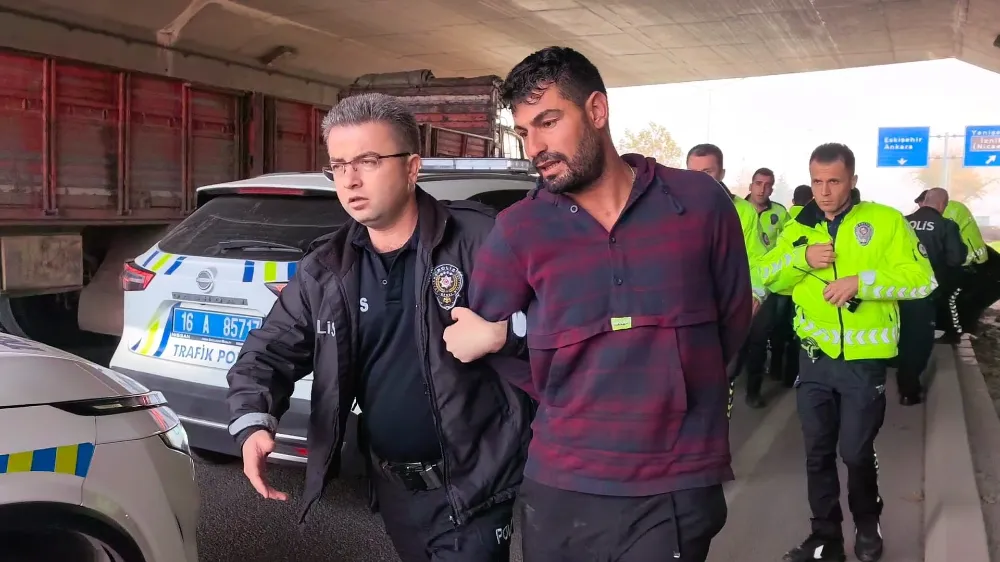 Uzun namlulu silahla cinayet işleyen zanlı, trafik polislerinin nefes kesen takibiyle yakalandı