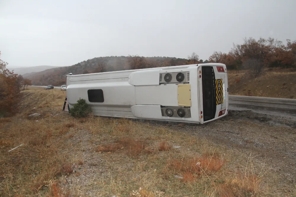 Konya’da öğrenci servisi devrildi: 31 yaralı