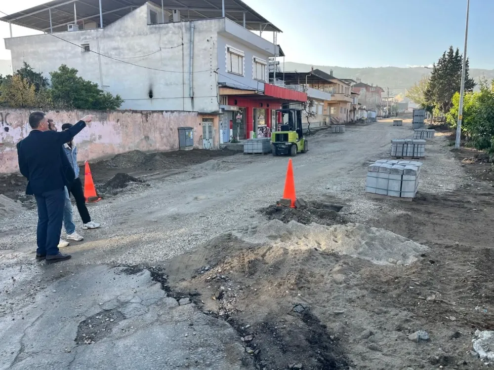 Yenipazar’da yol ve kaldırım çalışmaları sürüyor