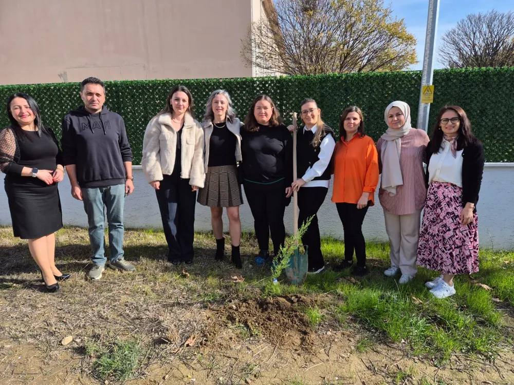 Orman yangınları sonrası anlamlı Öğretmenler Günü kutlaması