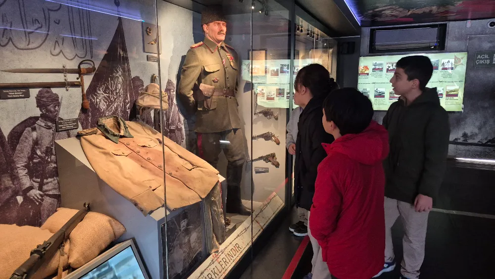 Destanı anlatan tıra yoğun ilgi