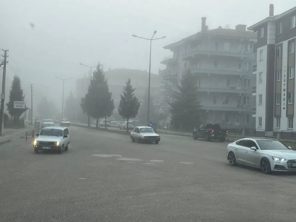 Tavşanlı şehir içerisinde sabah saatlerinde görüş mesafesi 50 metreye düştü
