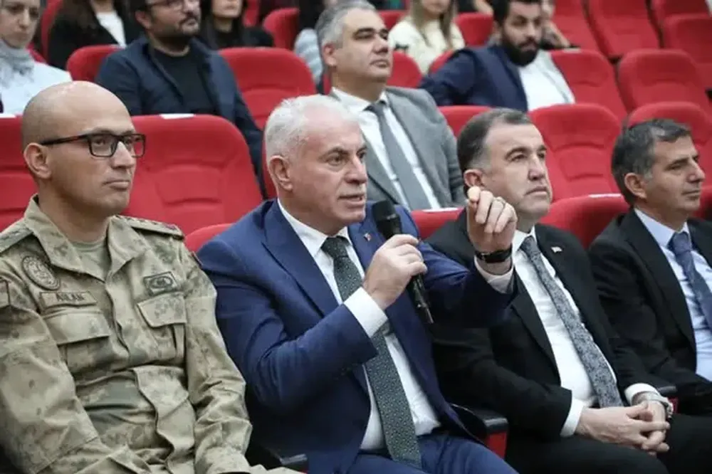 Bayburt’ta “Cumhuriyetin İkinci Asrında Türkiye Yüzyılı” Paneli Yoğun İlgi Gördü