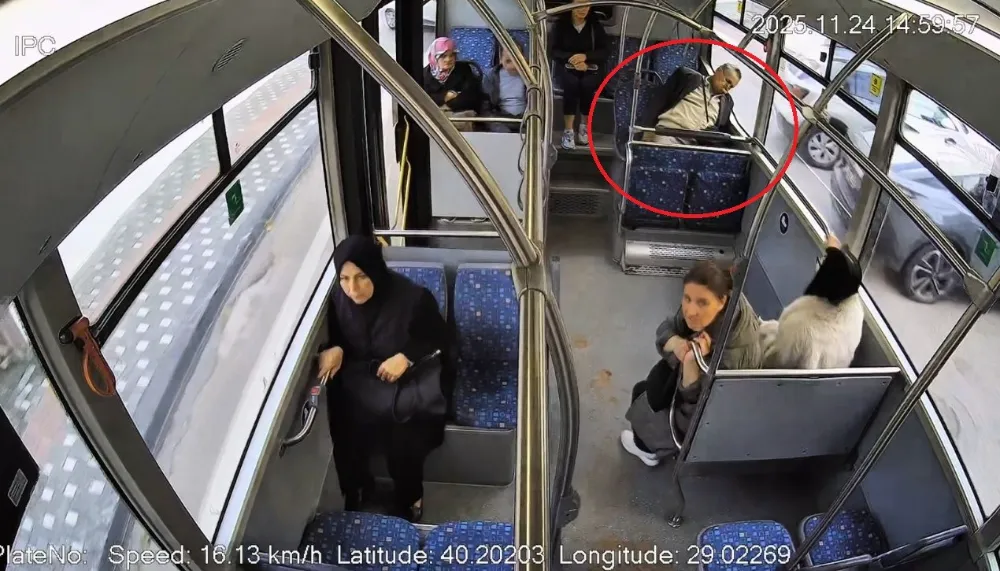 Otobüste fenalaşan adam için zamanla yarış...Yolcularla birlikte acile böyle çekti