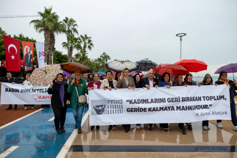 Mersin’de kadınlara yönelik şiddete karşı farkındalık etkinlikleri düzenlendi