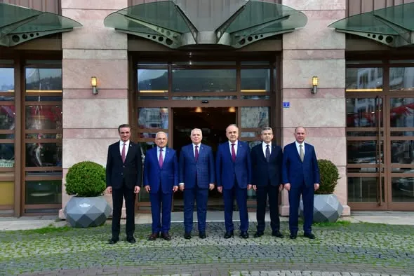 Vali Aziz Yıldırım, Doğu Karadeniz Valileriyle Birlikte Ordu Büyükşehir Belediyesini Ziyaret Etti