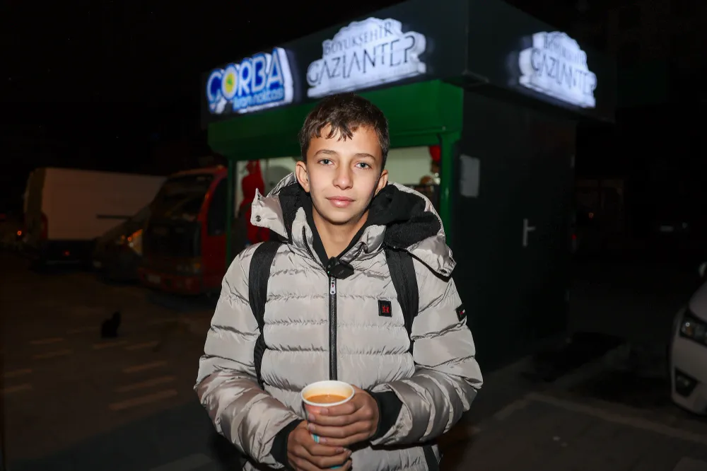 Gaziantep Büyükşehir, 39 noktada sabahı sıcak çorba ile karşılıyor