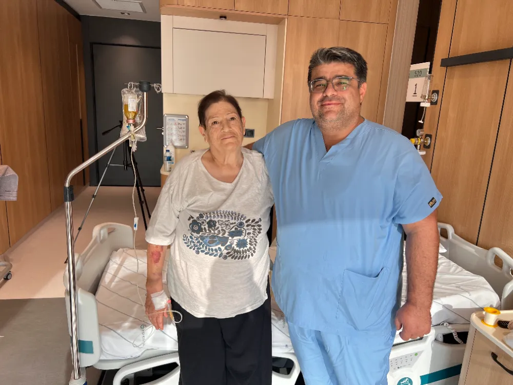 74 Yaşındaki Kadın Omurga Ameliyatıyla Yeniden Yürümeye Başladı