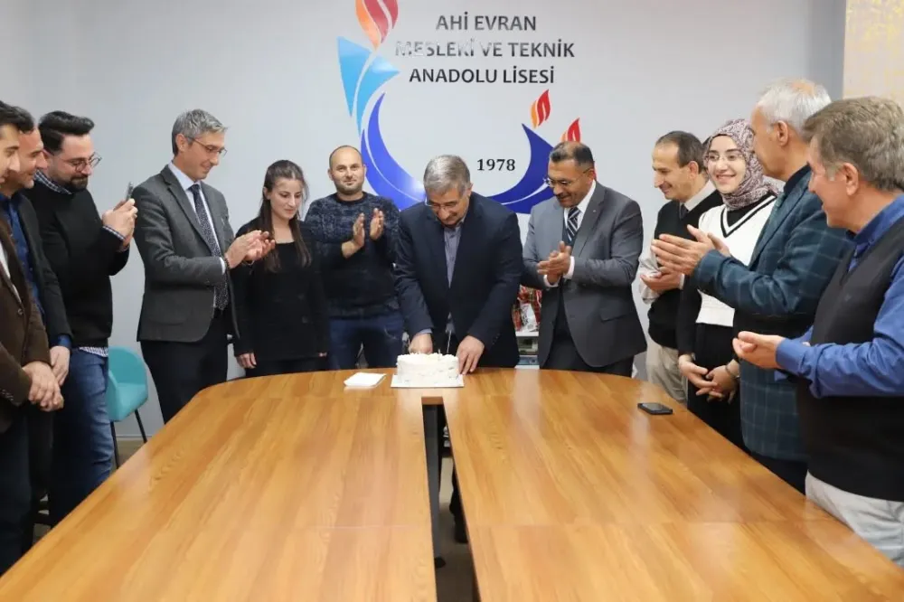 Bayburt’ta Emekli Olan Müdüre Sürpriz Veda