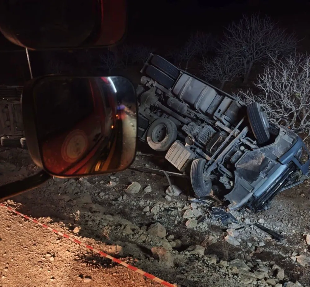 Şanlıurfa’da Tır Devrildi: Sürücü Hayatını Kaybetti