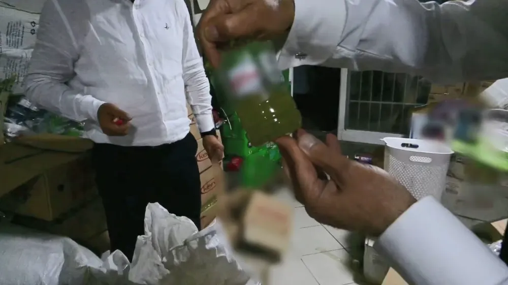 İzmir’de Son Kullanma Tarihi Geçmiş 30 Ton Gıda Ele Geçirildi