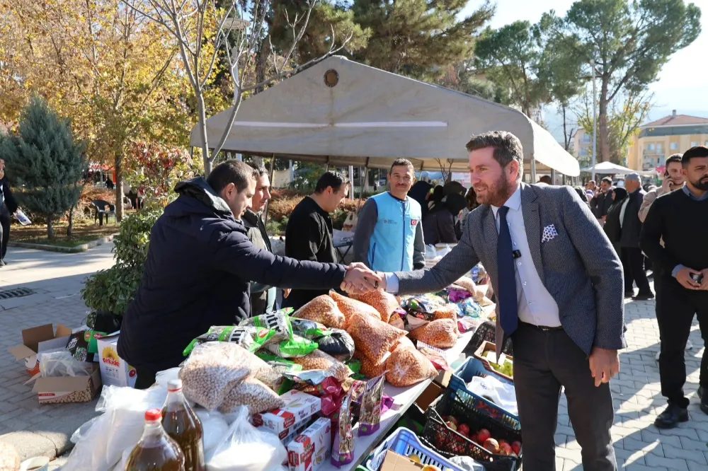 Başkan Tatık, Gazze İçin Düzenlenen Hayır Çarşısını Ziyaret Etti