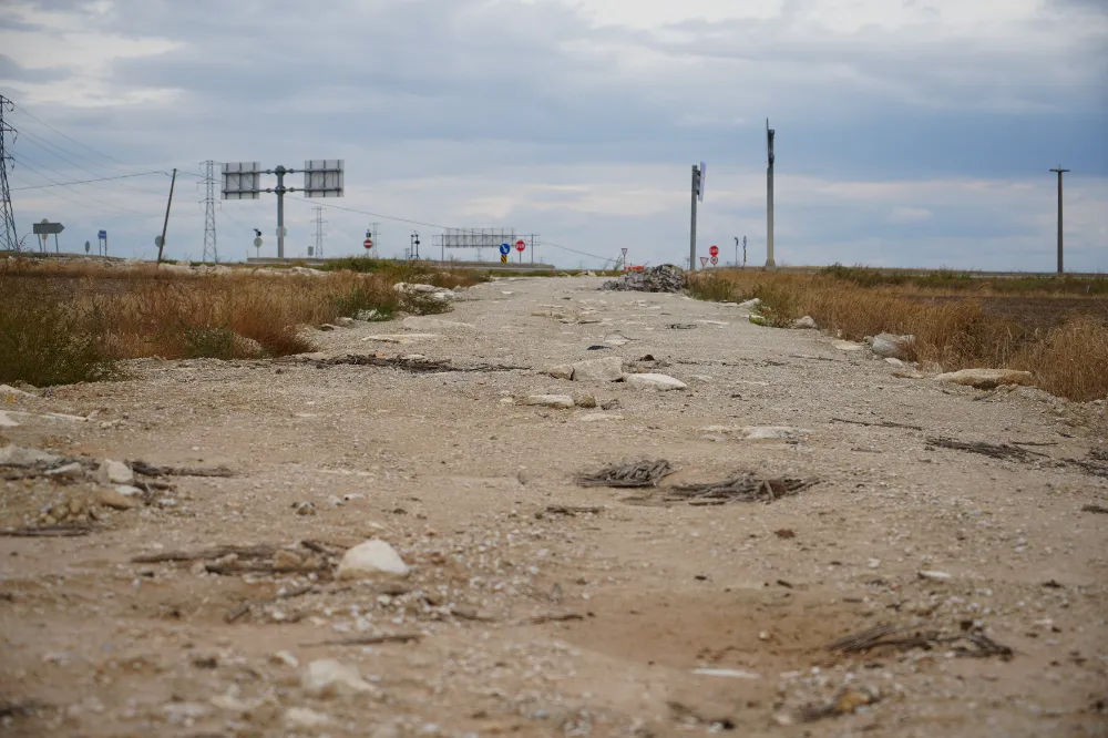 Edirne’de Tayakadın Yolu Mağdur Ediyor: Araçlar Hasar Görüyor