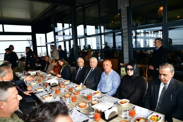 Vali Aziz Yıldırım Şehit Aileleriyle Bir Araya Geldi