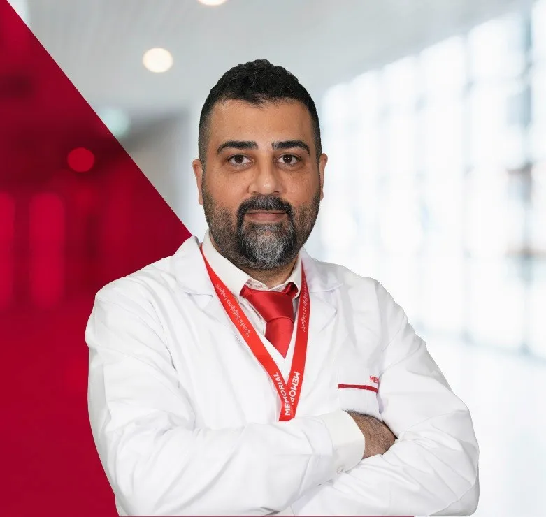 Yakın Mesafeden Okuma Sonrası Baş Ağrısına Dikkat: Presbiyopi Erken Teşhis Gerektiriyor