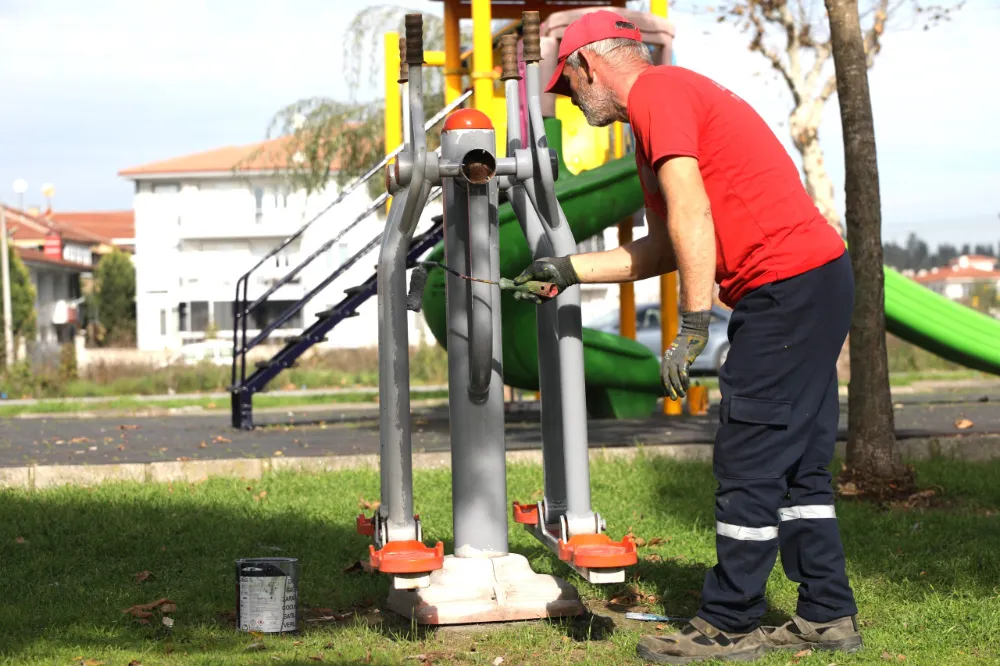 Erenler Belediyesi Park ve Bahçelerde Çalışmalarını Sürdürüyor