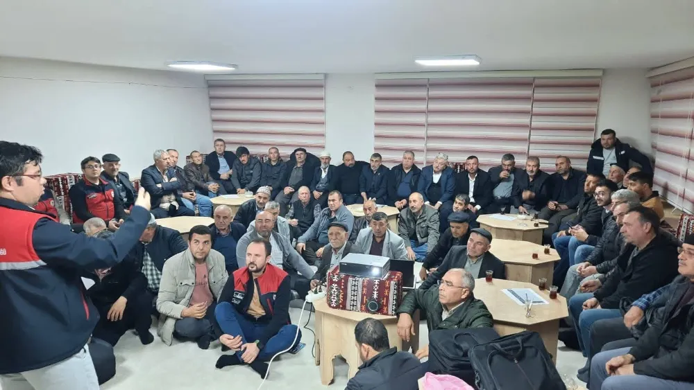 Afyonkarahisar’da çiftçilere yönelik bilgilendirme toplantıları devam ediyor