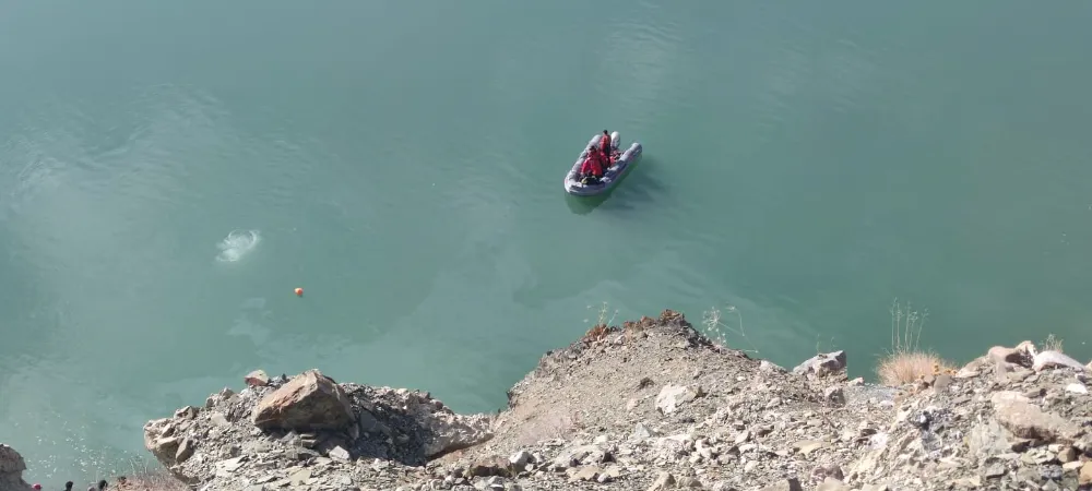 Van’da Baraja Uçan Otomobilde Hayatını Kaybedenlerin Kimlikleri Belirlendi