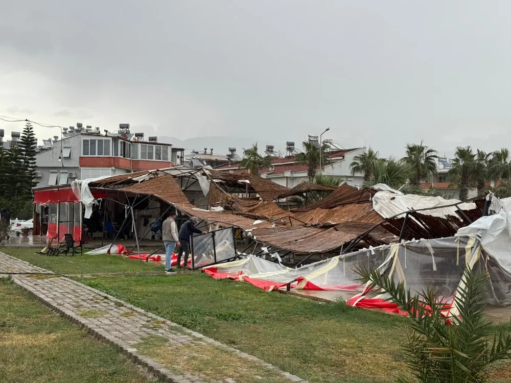 Mersin’de Hortum Kıyı Şeridini Vurdu: Evler ve İş Yerleri Zarar Gördü
