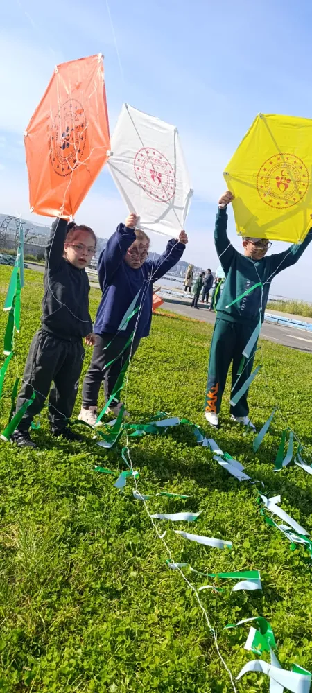 UMUTLARINI GÖKYÜZÜNE UÇURDULAR