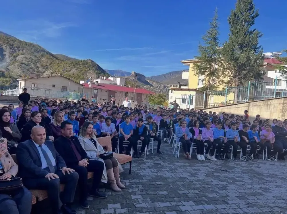 Ardanuç’ta “Dersimiz Atatürk” Filmi Büyük İlgi Gördü