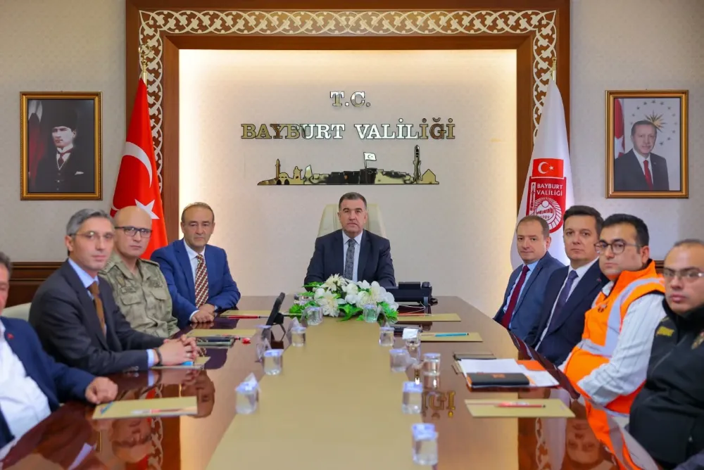 Bayburt’ta Trafik Düzeni ve Levhalar Masaya Yatırıldı