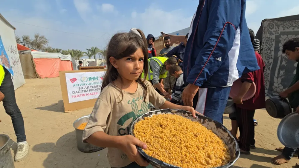 İHH Artvin’den Gazze’ye Sıcak Yemek ve Su Desteği