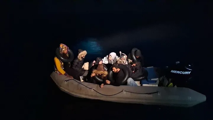 Aydın açıklarında 8 düzensiz göçmen kurtarıldı