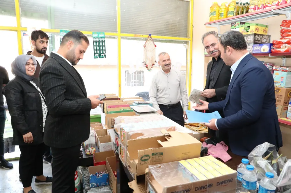 Belediye başkanı bakkalın zimem defterini satın aldı