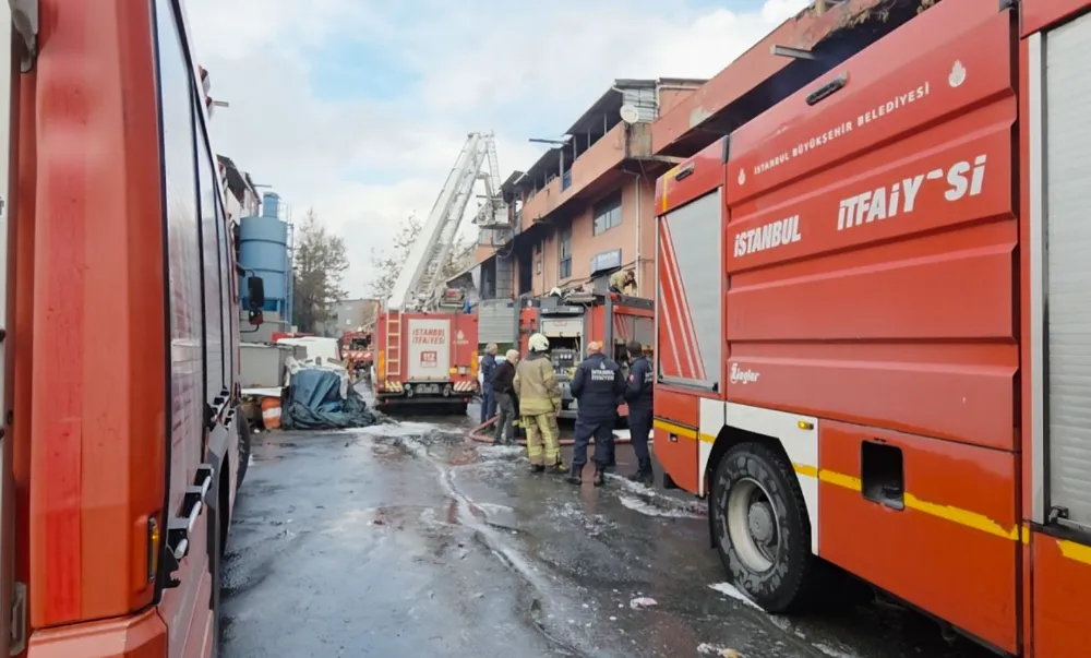 Başakşehir’de Plastik İmalathanesinde Yangın Korkuttu