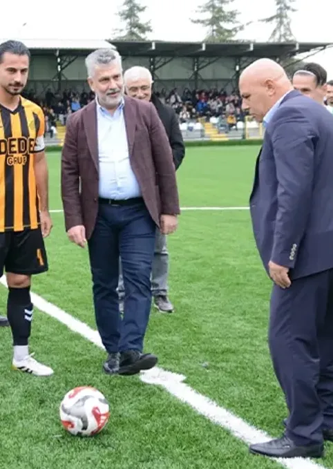 Milletvekili Büyükaydın, Ahmet Suat Özyazıcı Stadı’nın Yenilenmesinde Başlama Vuruşunu Yaptı