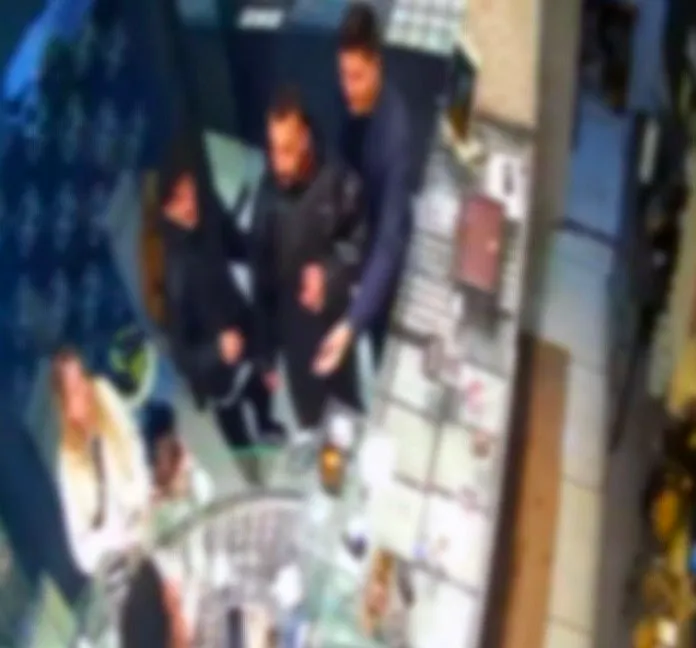 Eşinin Altınlarını Kumar Borcu İçin Bozdurdu, Tıraş Olurken Yakalandı