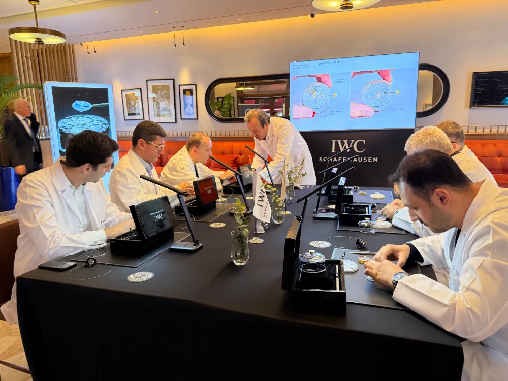 Bursa’da Koleksiyonerler Milyonluk Saatleri Parçalayıp Yeniden Topladı