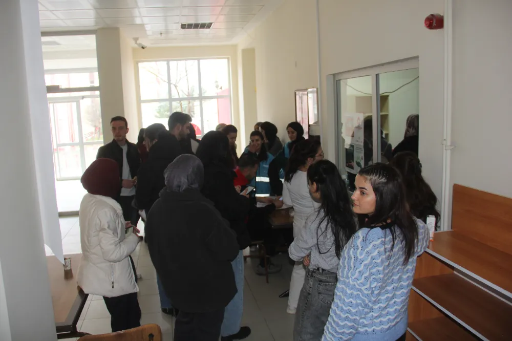 Zara’da Üniversite Öğrencilerinden Kan Bağışına Yoğun İlgi