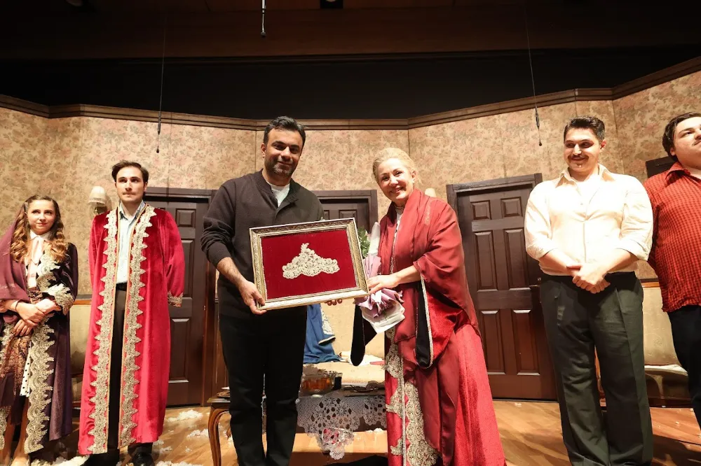 “Fatih’te Bir Konak” Bağcılar’da Sahnelendi: Prömiyere Yoğun İlgi