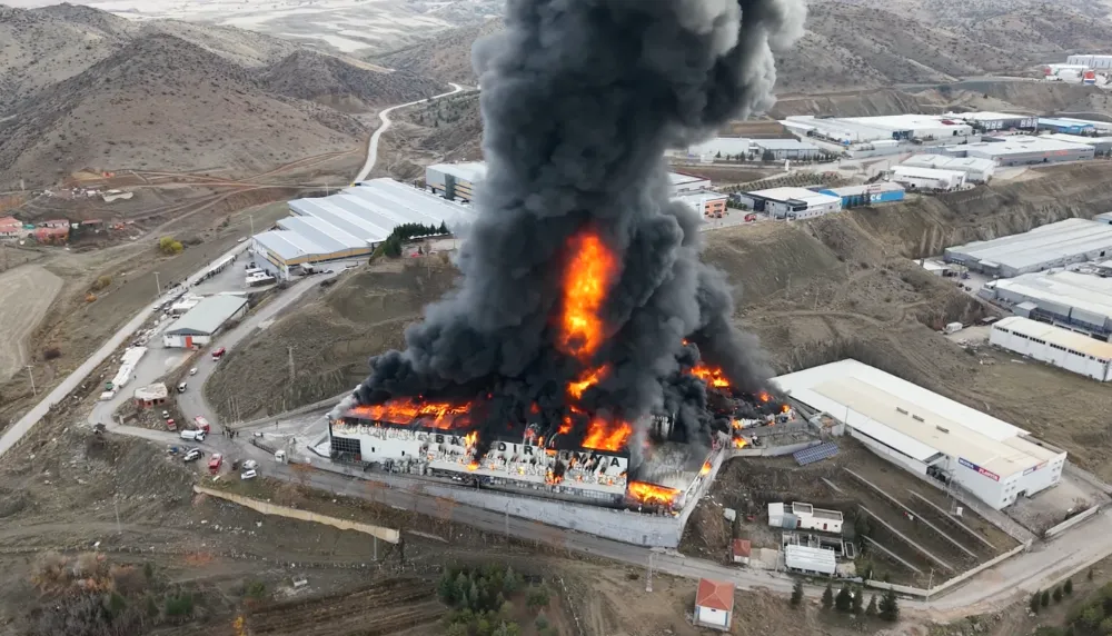 Kırıkkale’de Kimya Fabrikasındaki Alevler Kontrol Altına Alınmaya Çalışılıyor