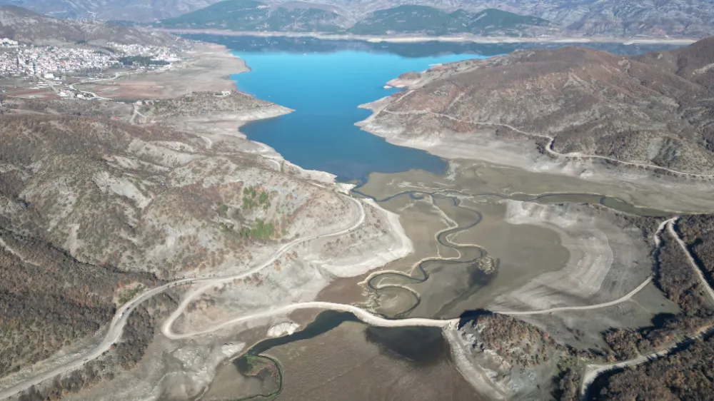 Almus Barajı’nda Kalıcı Yol Dönemi Başlıyor